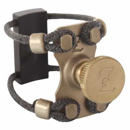 Abrazadera ZAC Brass Wood para Saxofón Alto