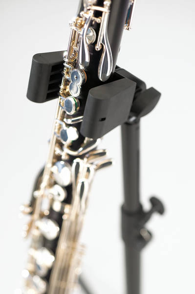 Soporte K&M 15060 para clarinete bajo-2