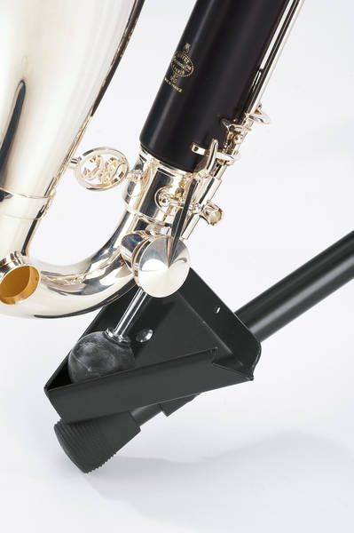 Soporte K&M 15060 para clarinete bajo-5